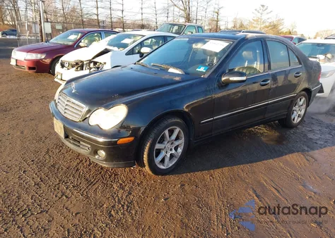 2007 Mercedes-Benz C 280 Luxury 4Matic z USA, uszkodzony, nr VIN WDBRF92HX7F921810